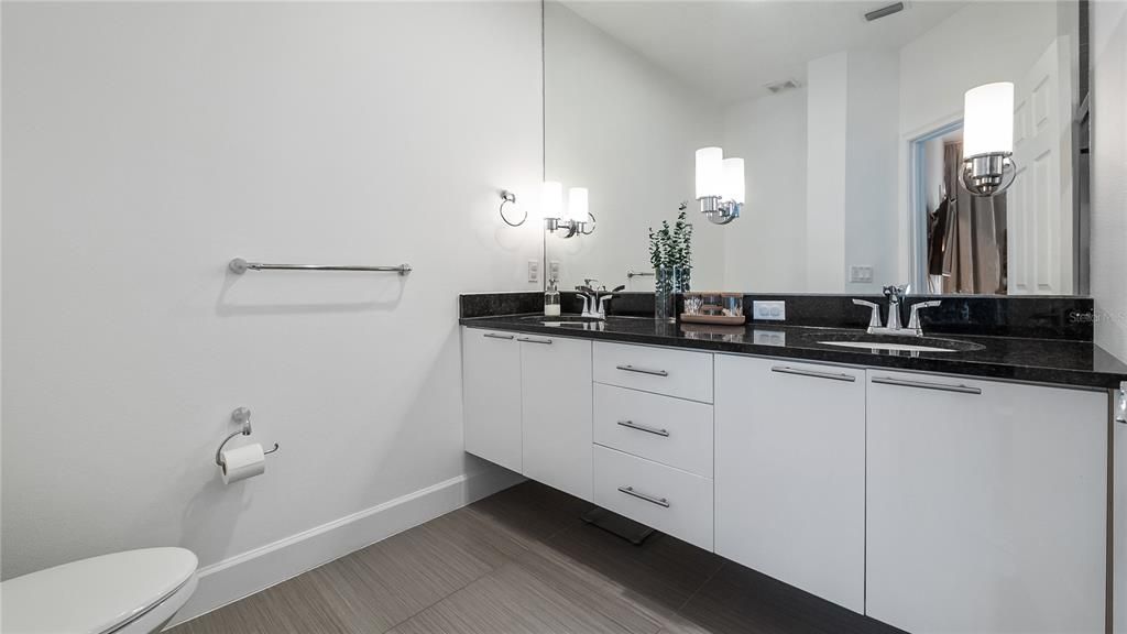 For Sale: $315,000 (3 beds, 3 baths, 1512 Square Feet)