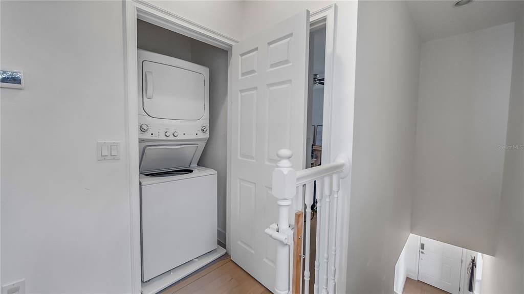 For Sale: $315,000 (3 beds, 3 baths, 1512 Square Feet)