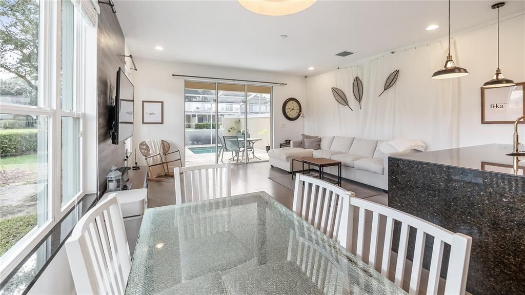 For Sale: $315,000 (3 beds, 3 baths, 1512 Square Feet)