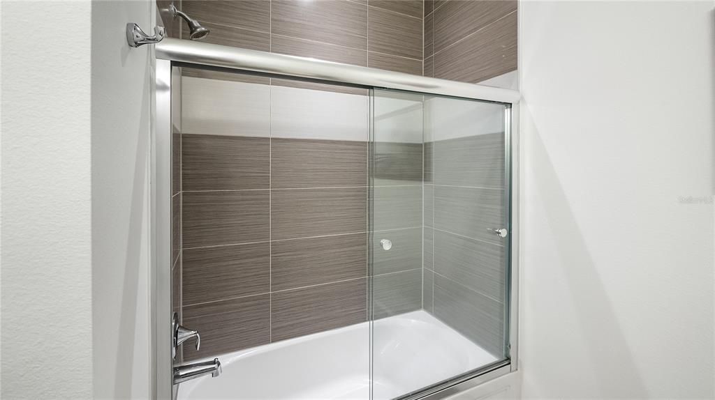 For Sale: $315,000 (3 beds, 3 baths, 1512 Square Feet)