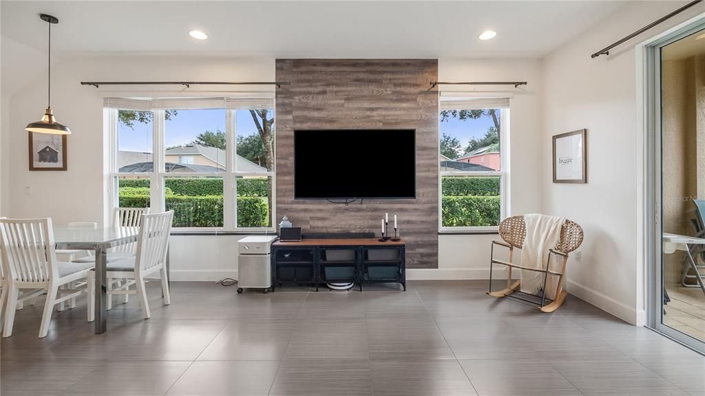 For Sale: $315,000 (3 beds, 3 baths, 1512 Square Feet)