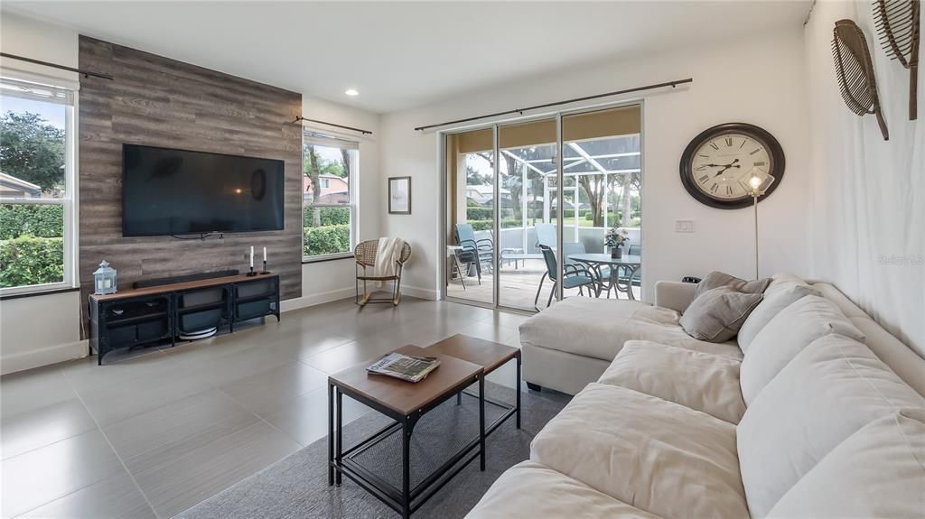 For Sale: $315,000 (3 beds, 3 baths, 1512 Square Feet)