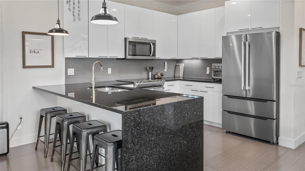 For Sale: $315,000 (3 beds, 3 baths, 1512 Square Feet)