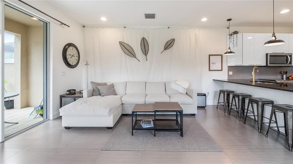 For Sale: $315,000 (3 beds, 3 baths, 1512 Square Feet)