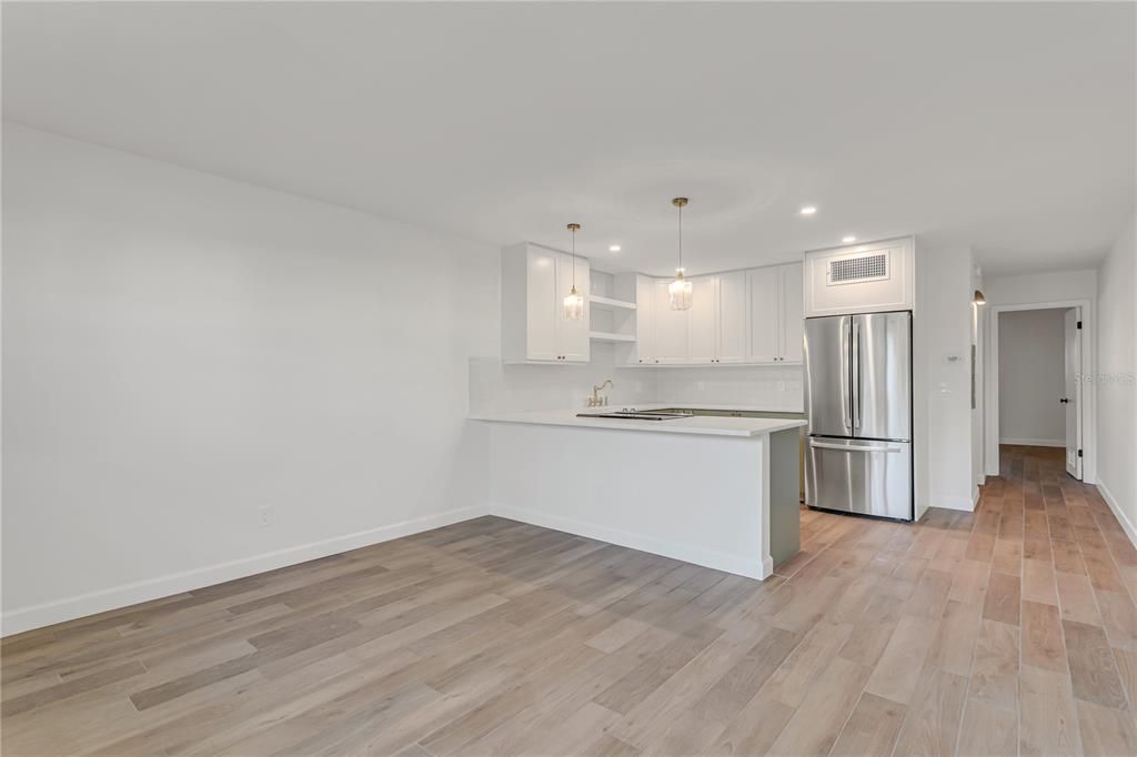 For Rent: $2,250 (2 beds, 1 baths, 765 Square Feet)