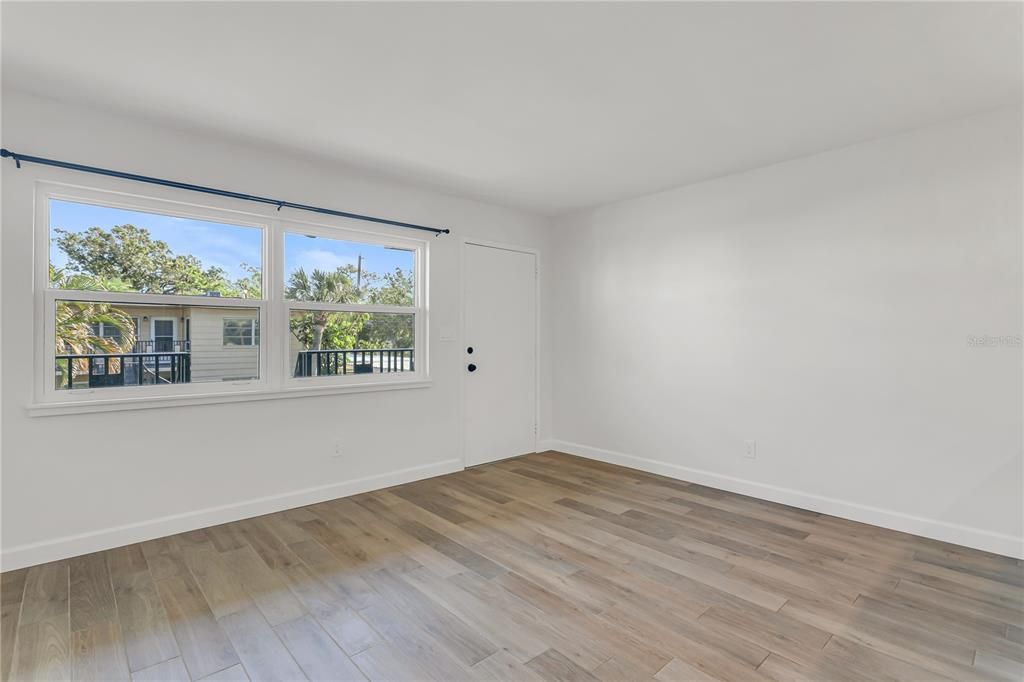 For Rent: $2,250 (2 beds, 1 baths, 765 Square Feet)