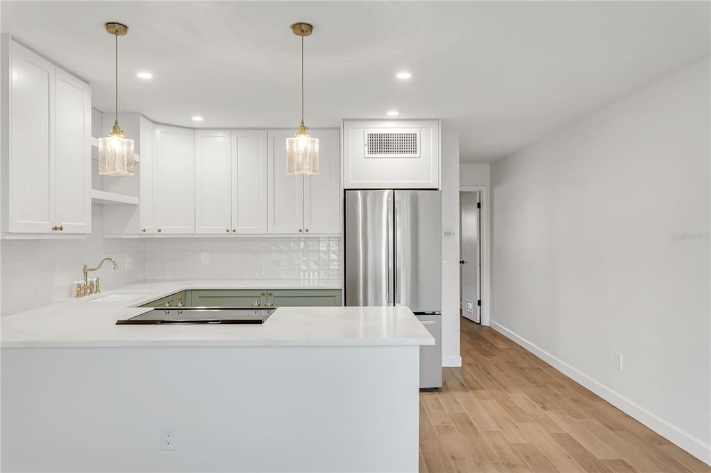 For Rent: $2,250 (2 beds, 1 baths, 765 Square Feet)