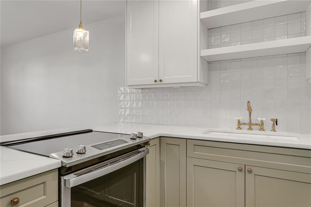 For Rent: $2,250 (2 beds, 1 baths, 765 Square Feet)