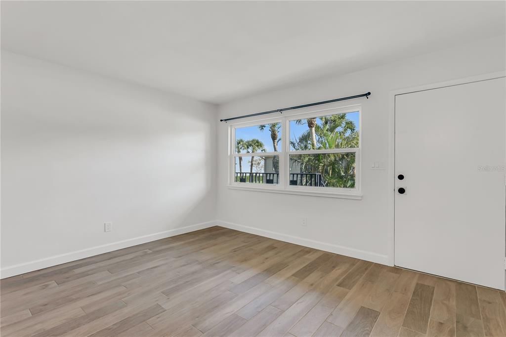 For Rent: $2,250 (2 beds, 1 baths, 765 Square Feet)