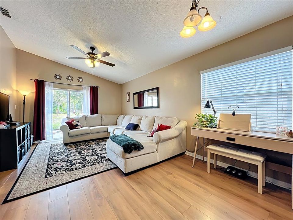 待售: $284,900 (3 贝兹, 2 浴室, 1185 平方英尺)