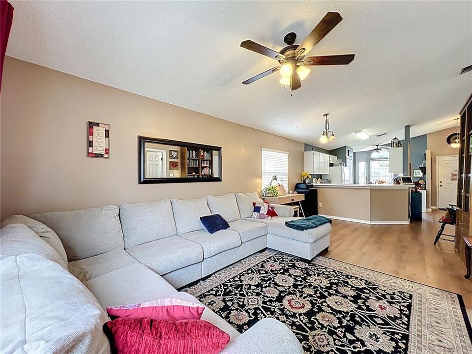 待售: $284,900 (3 贝兹, 2 浴室, 1185 平方英尺)