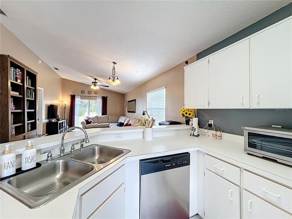 待售: $284,900 (3 贝兹, 2 浴室, 1185 平方英尺)