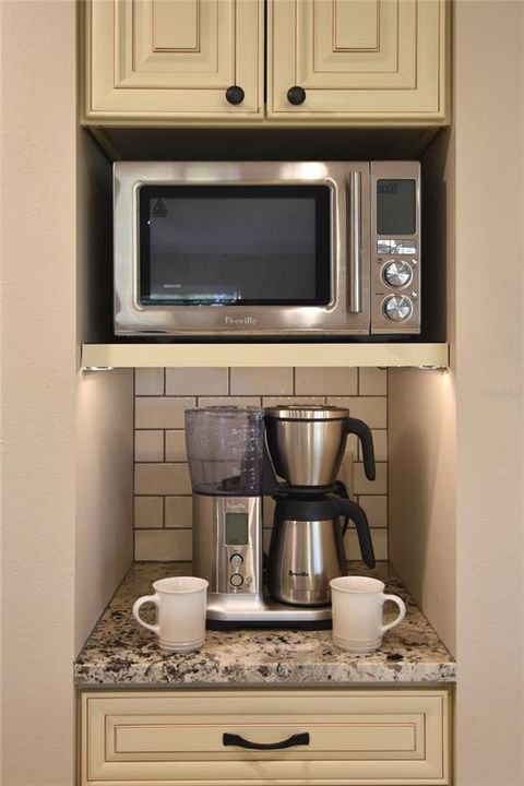 For Sale: $479,900 (3 beds, 2 baths, 1736 Square Feet)