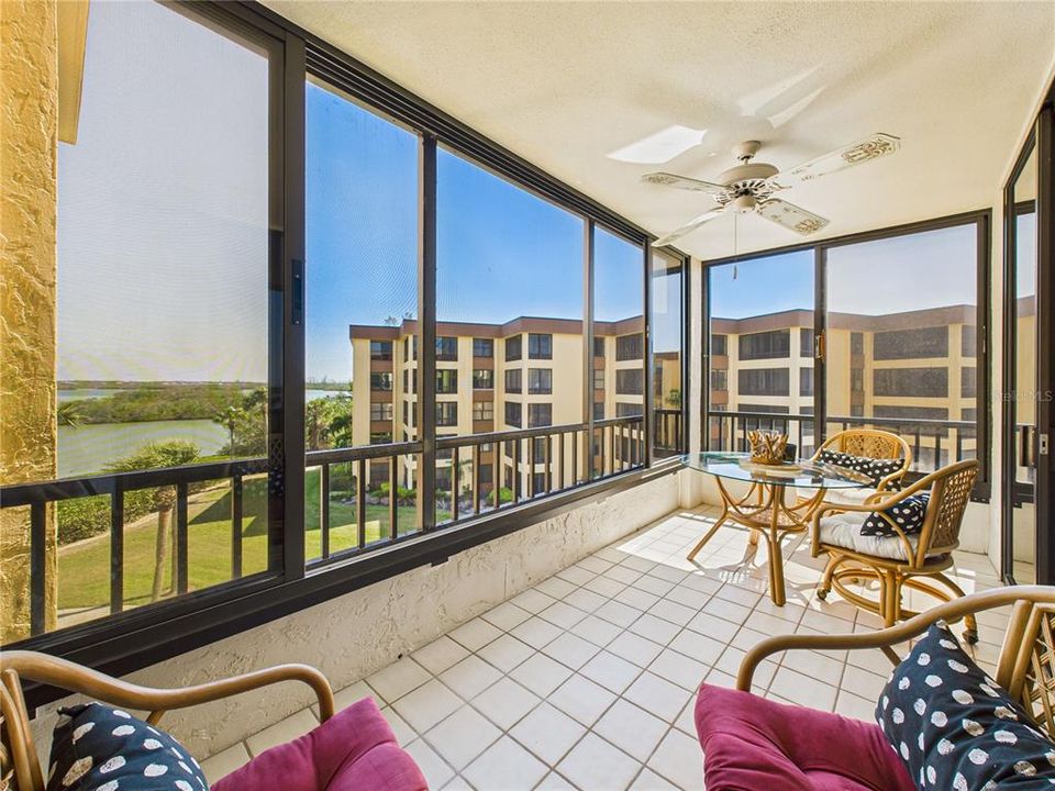 For Sale: $620,000 (2 beds, 2 baths, 1303 Square Feet)