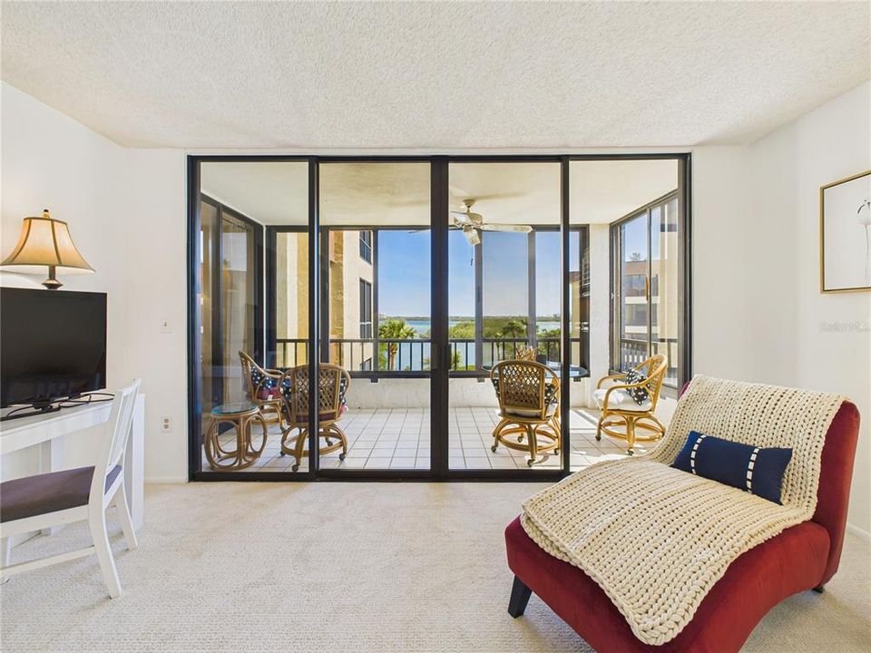 For Sale: $620,000 (2 beds, 2 baths, 1303 Square Feet)