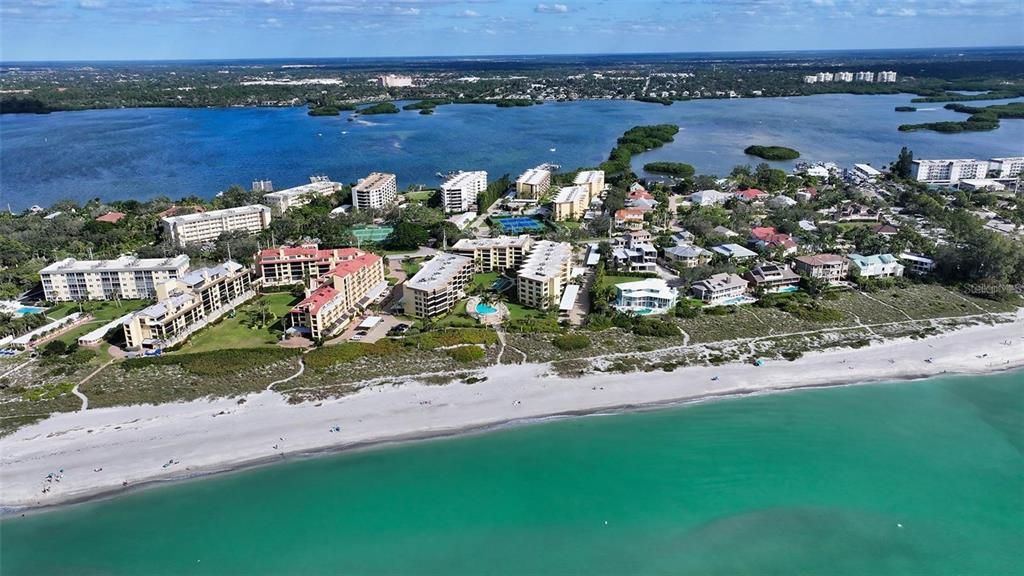 For Sale: $620,000 (2 beds, 2 baths, 1303 Square Feet)