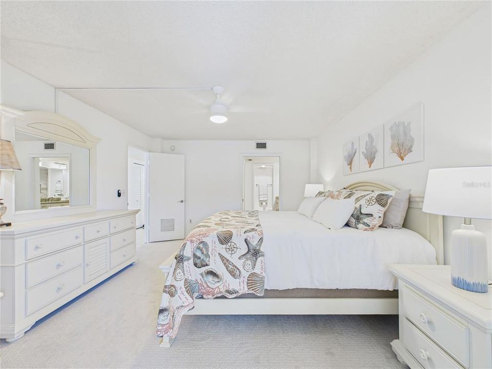 For Sale: $620,000 (2 beds, 2 baths, 1303 Square Feet)