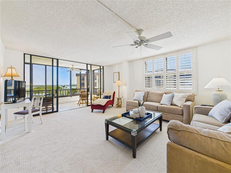 For Sale: $620,000 (2 beds, 2 baths, 1303 Square Feet)