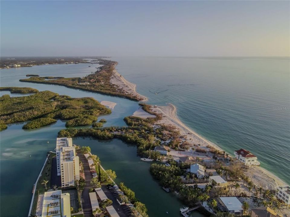 For Sale: $620,000 (2 beds, 2 baths, 1303 Square Feet)