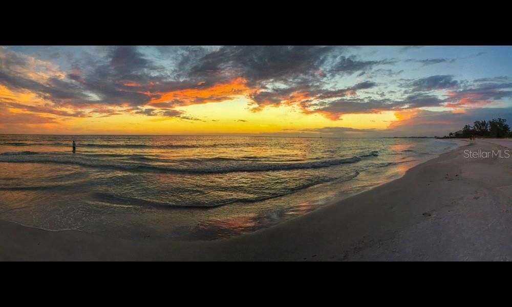 For Sale: $620,000 (2 beds, 2 baths, 1303 Square Feet)