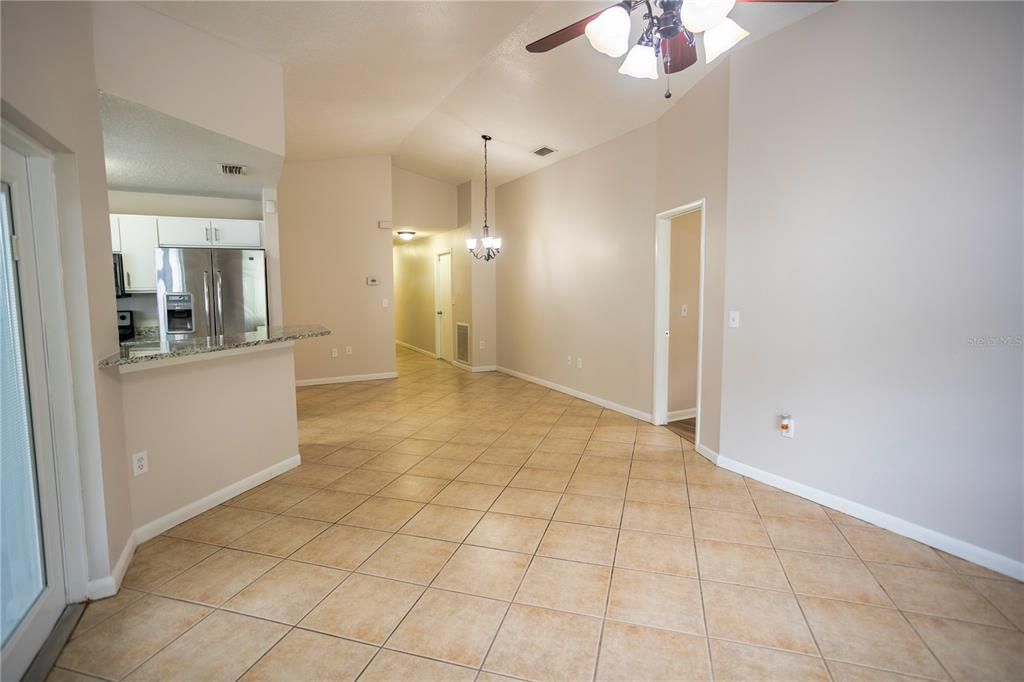 En Venta: $339,990 (3 camas, 2 baños, 1379 Pies cuadrados)