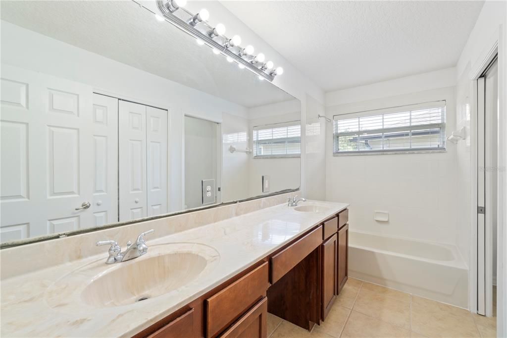 待售: $559,999 (4 贝兹, 2 浴室, 3034 平方英尺)