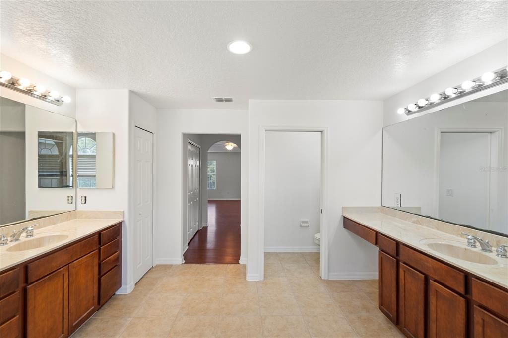 待售: $559,999 (4 贝兹, 2 浴室, 3034 平方英尺)