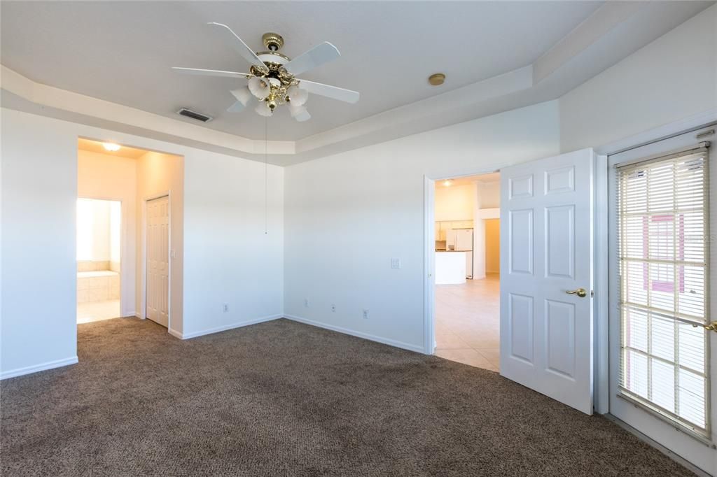 En Venta: $549,000 (4 camas, 3 baños, 2280 Pies cuadrados)