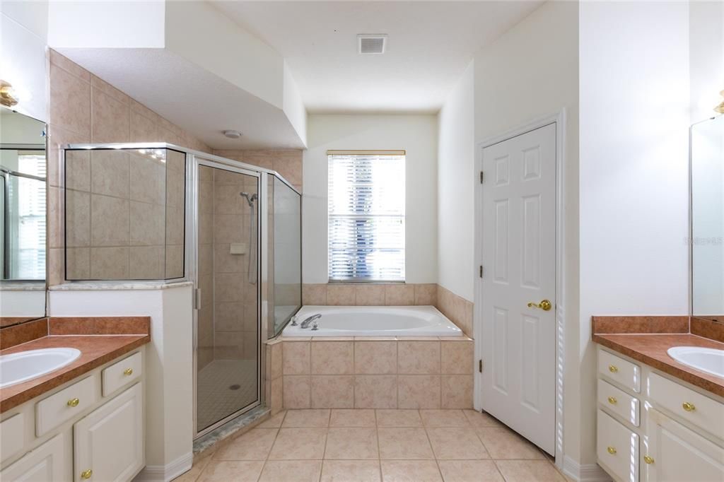 En Venta: $549,000 (4 camas, 3 baños, 2280 Pies cuadrados)