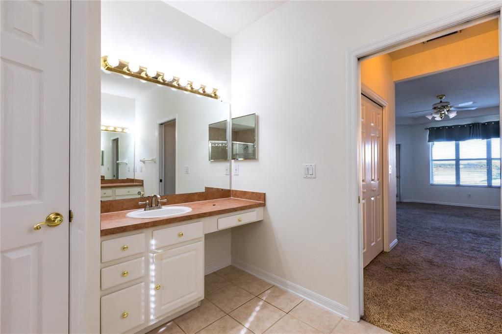 En Venta: $549,000 (4 camas, 3 baños, 2280 Pies cuadrados)