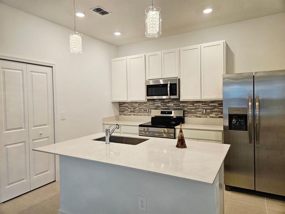 For Rent: $2,500 (3 beds, 2 baths, 1755 Square Feet)