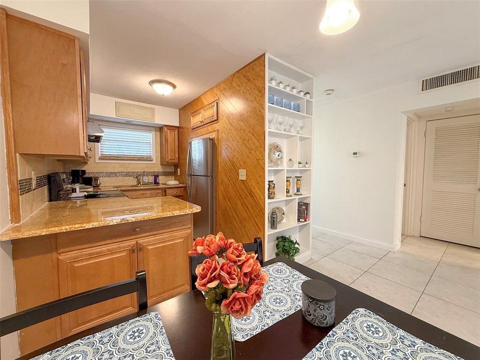 For Rent: $3,200 (2 beds, 2 baths, 918 Square Feet)