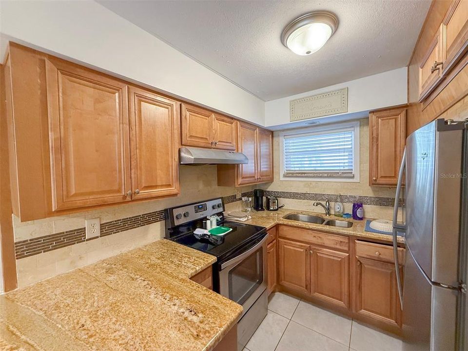 For Rent: $3,200 (2 beds, 2 baths, 918 Square Feet)