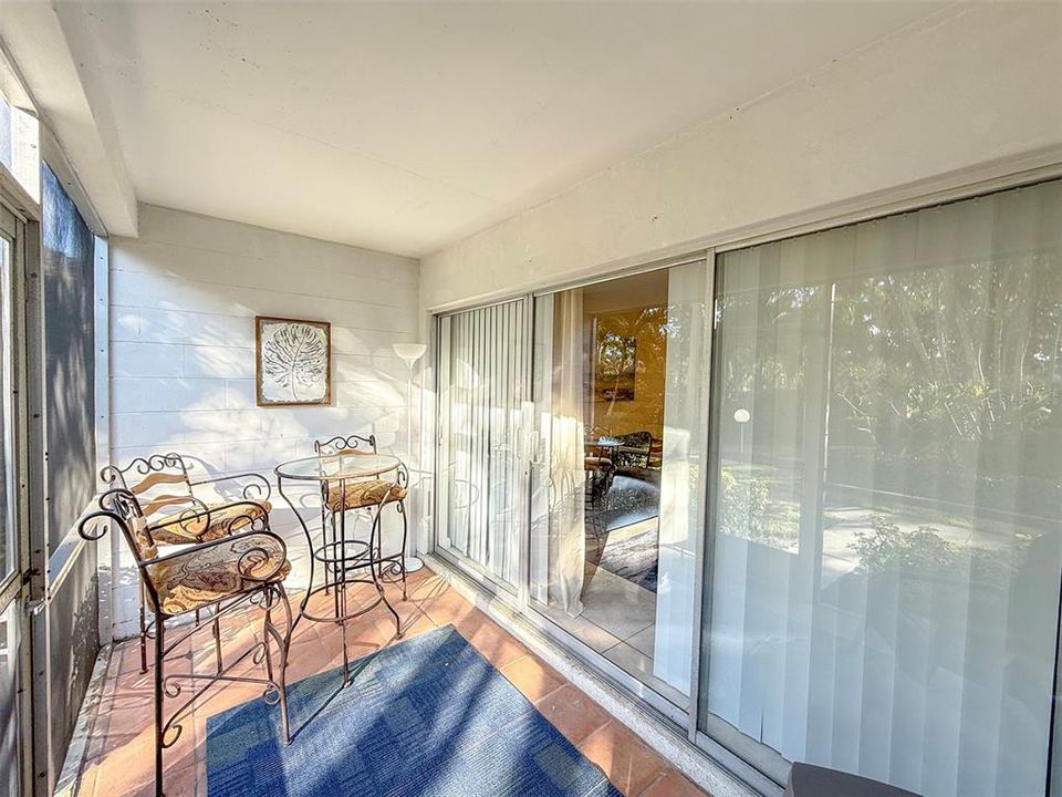 For Rent: $3,200 (2 beds, 2 baths, 918 Square Feet)