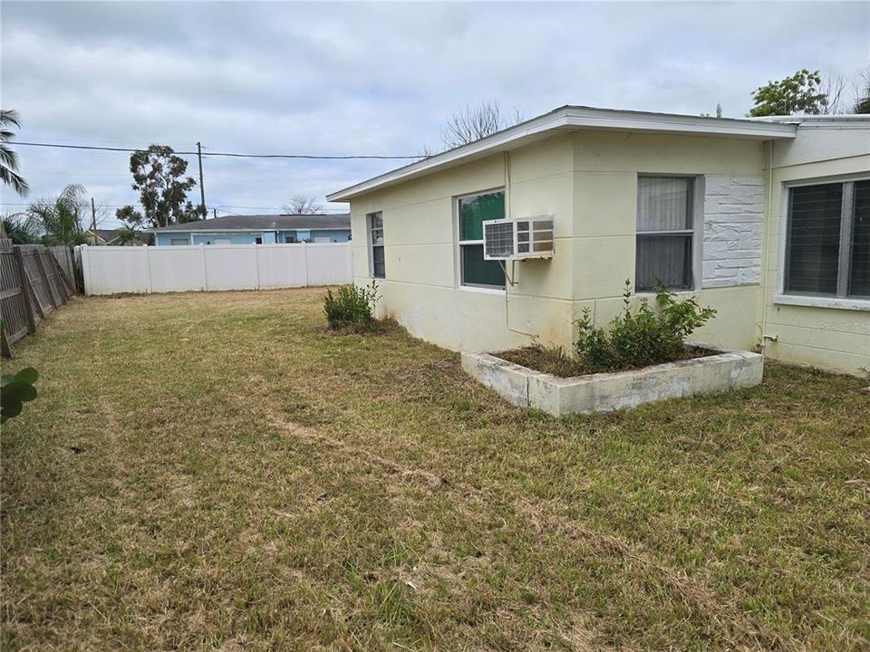 For Sale: $299,000 (2 beds, 0 baths, 1008 Square Feet)