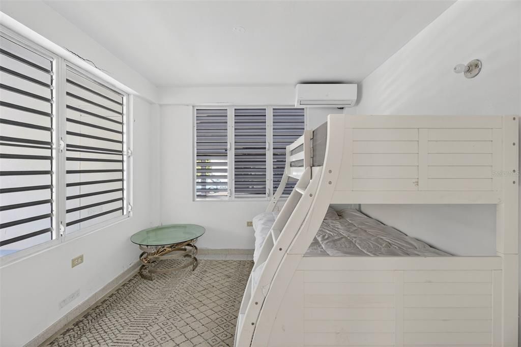 На продажу: $849,000 (8 спален, 5 ванн, 3200 Квадратных фут)