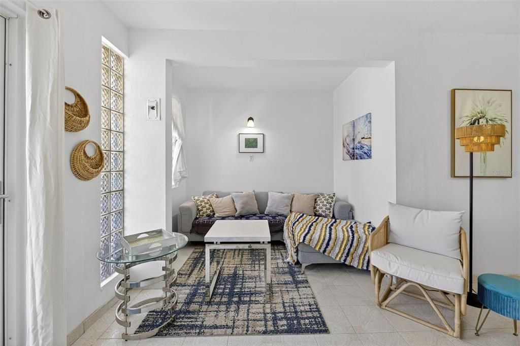 На продажу: $849,000 (8 спален, 5 ванн, 3200 Квадратных фут)