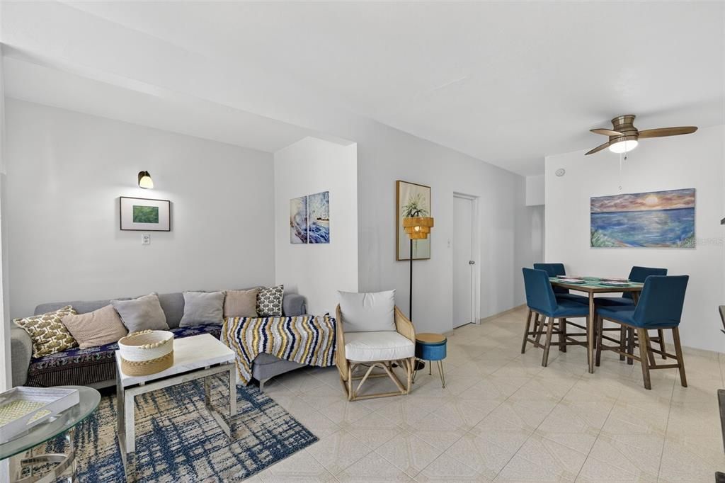 На продажу: $849,000 (8 спален, 5 ванн, 3200 Квадратных фут)