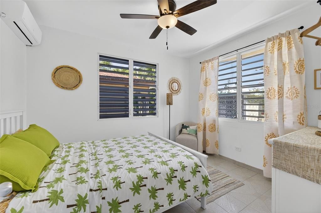 На продажу: $849,000 (8 спален, 5 ванн, 3200 Квадратных фут)