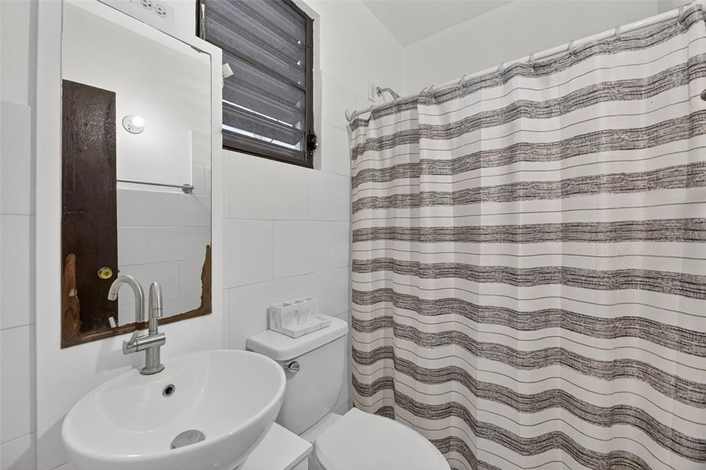 На продажу: $849,000 (8 спален, 5 ванн, 3200 Квадратных фут)