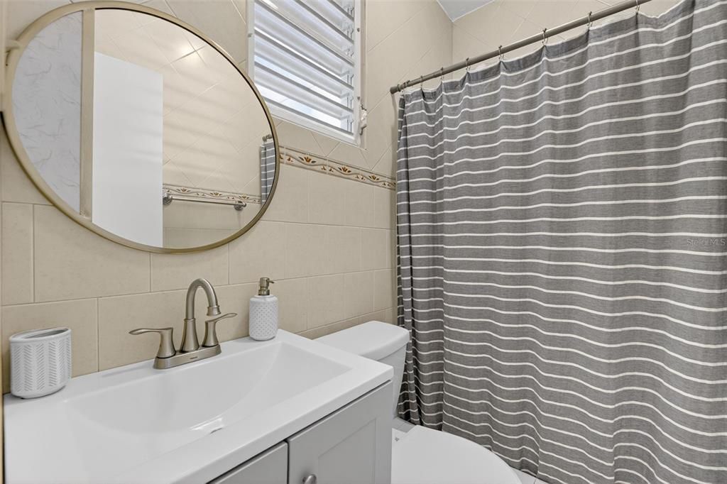 На продажу: $849,000 (8 спален, 5 ванн, 3200 Квадратных фут)