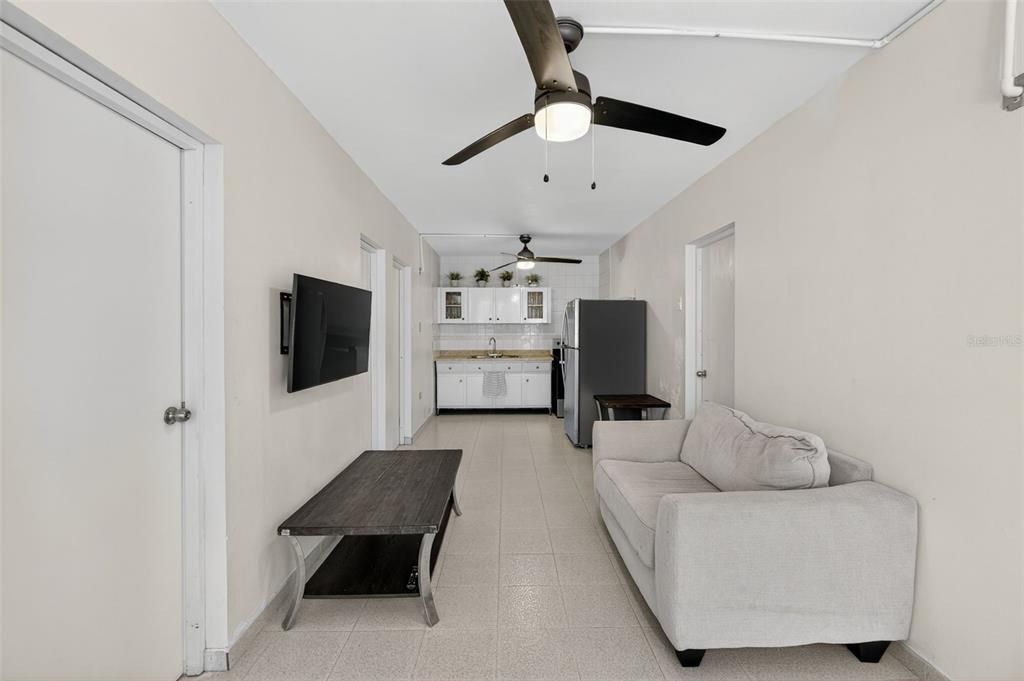 На продажу: $849,000 (8 спален, 5 ванн, 3200 Квадратных фут)