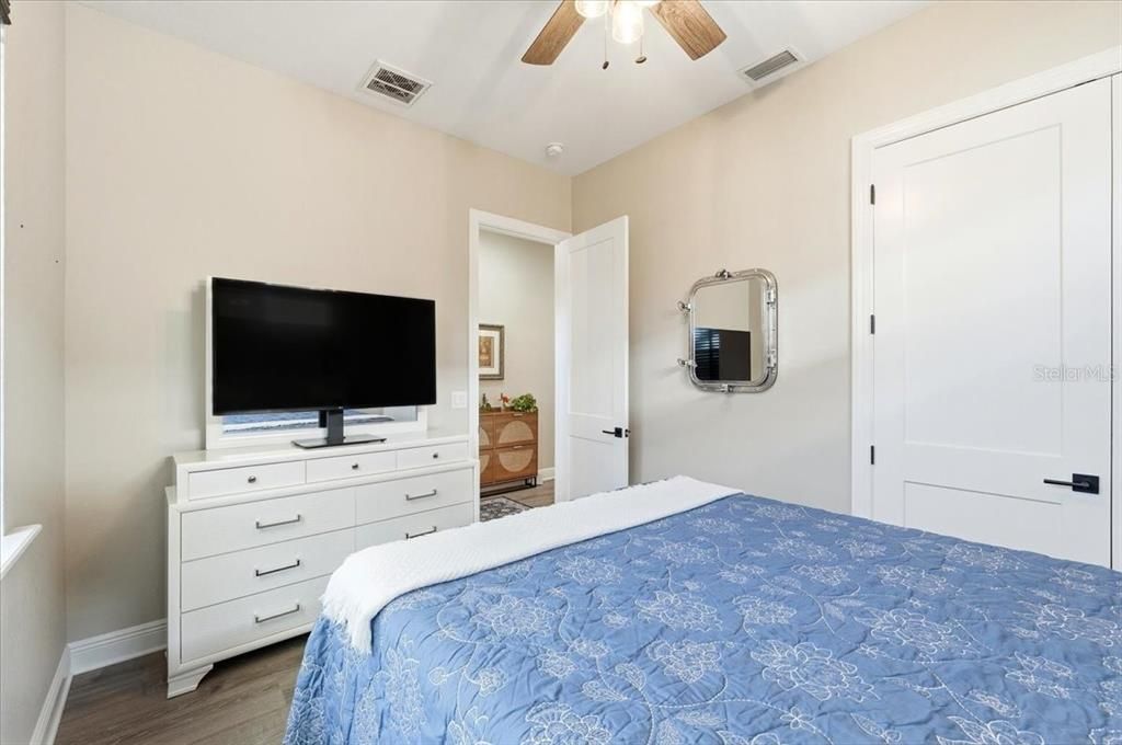 待售: $599,000 (2 贝兹, 2 浴室, 1255 平方英尺)