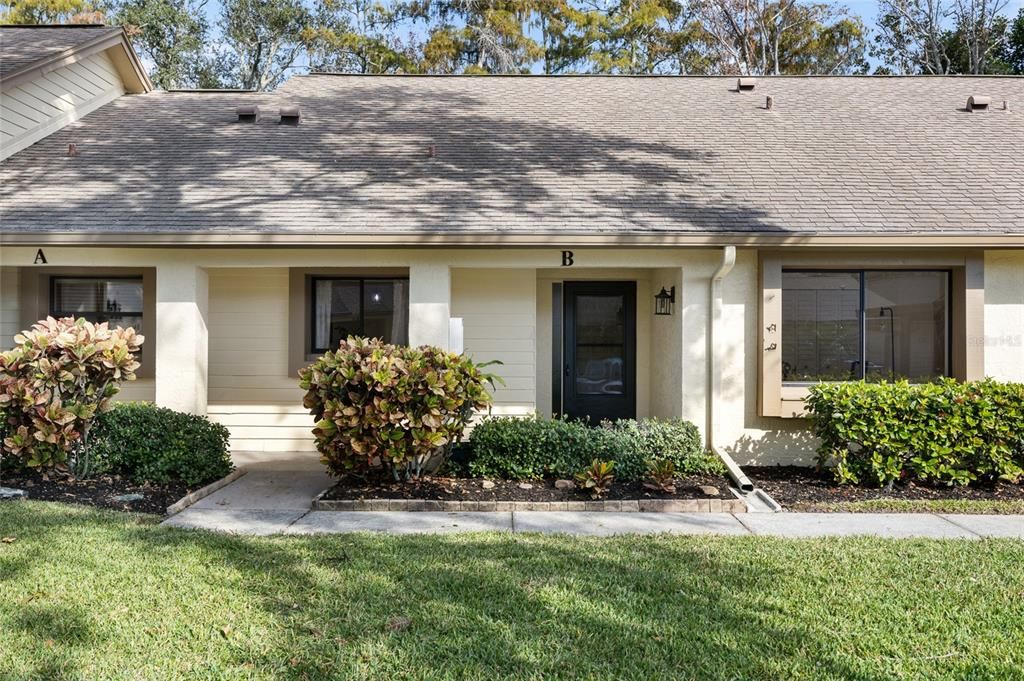 合同活跃: $267,500 (2 贝兹, 2 浴室, 960 平方英尺)