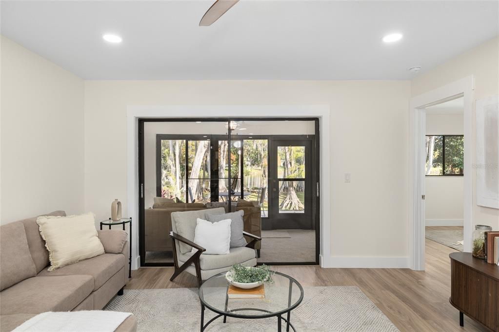 合同活跃: $267,500 (2 贝兹, 2 浴室, 960 平方英尺)