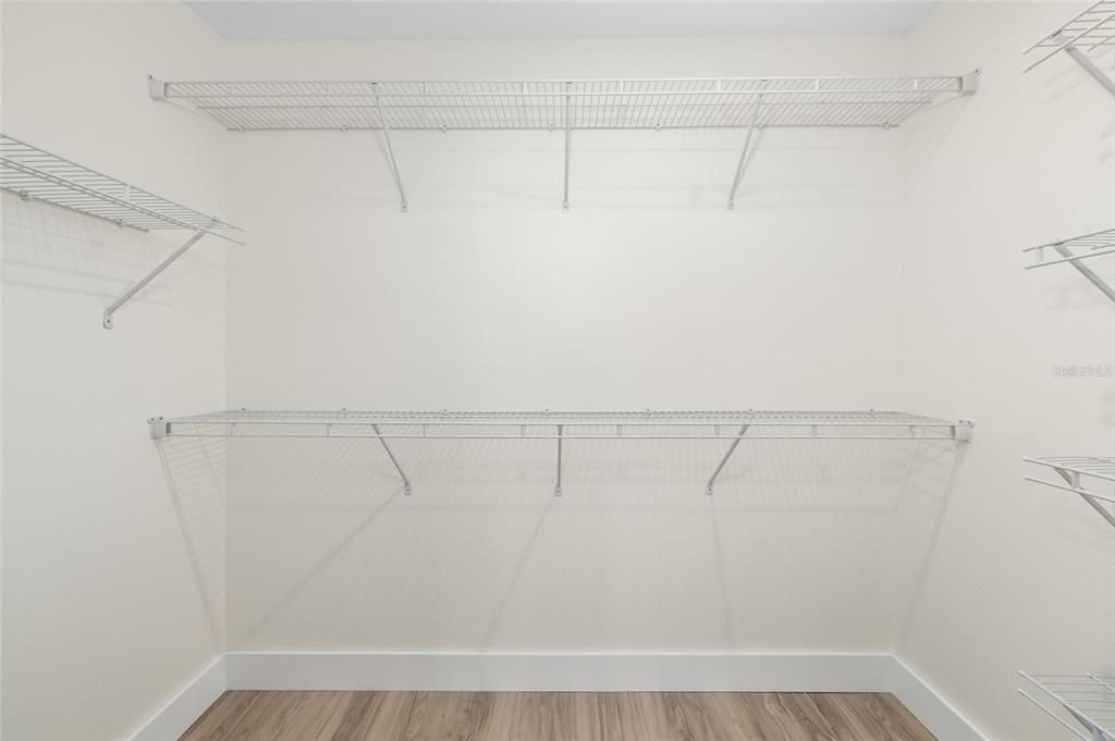 合同活跃: $267,500 (2 贝兹, 2 浴室, 960 平方英尺)