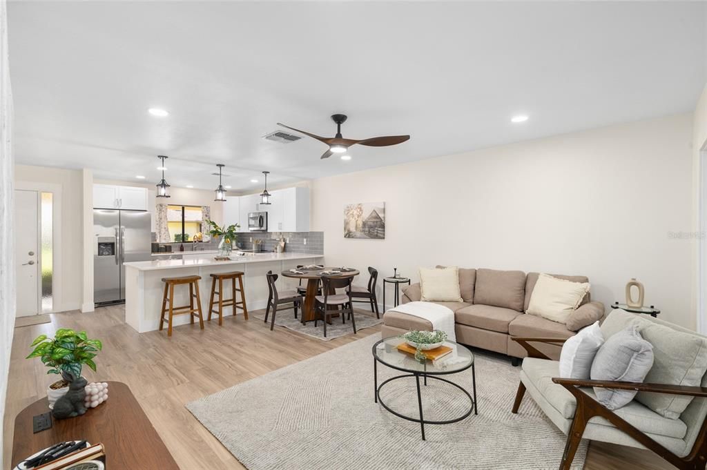 合同活跃: $267,500 (2 贝兹, 2 浴室, 960 平方英尺)