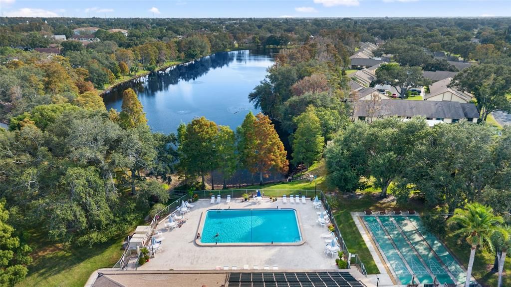 合同活跃: $267,500 (2 贝兹, 2 浴室, 960 平方英尺)