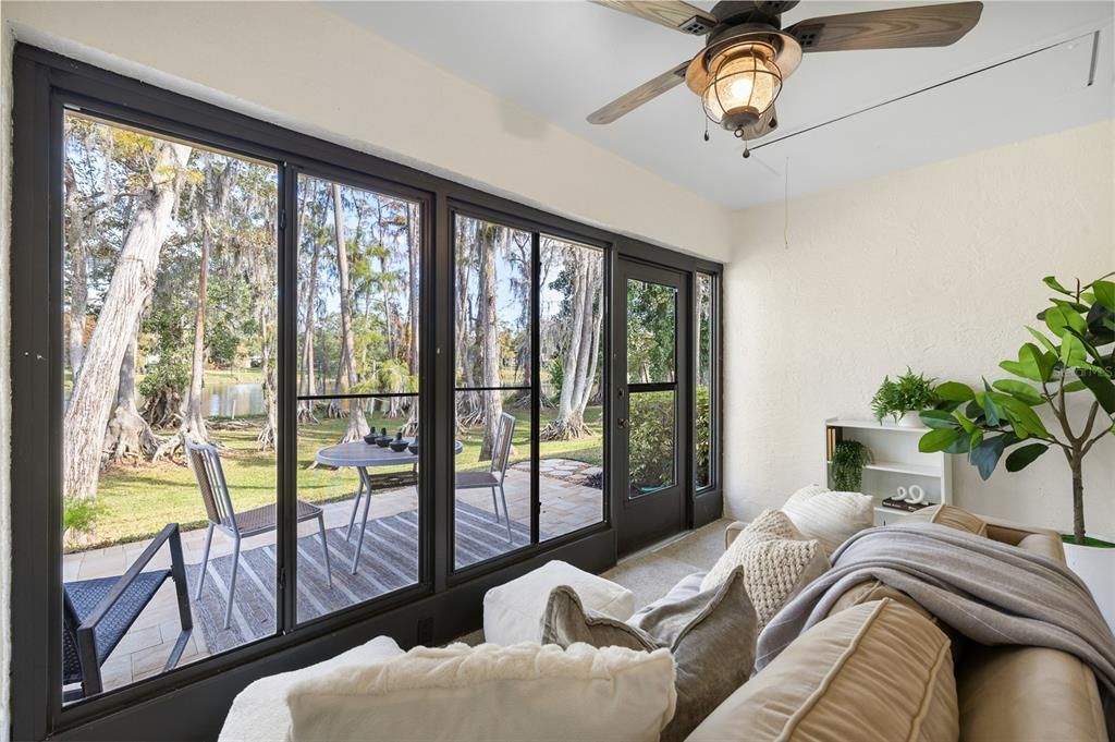 合同活跃: $267,500 (2 贝兹, 2 浴室, 960 平方英尺)