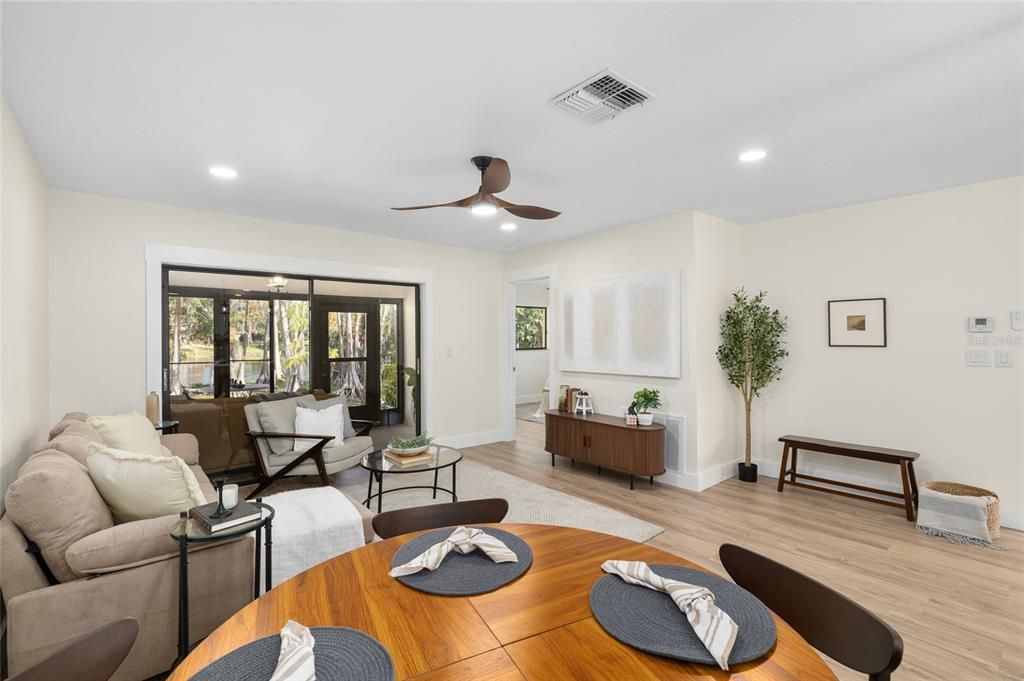 合同活跃: $267,500 (2 贝兹, 2 浴室, 960 平方英尺)